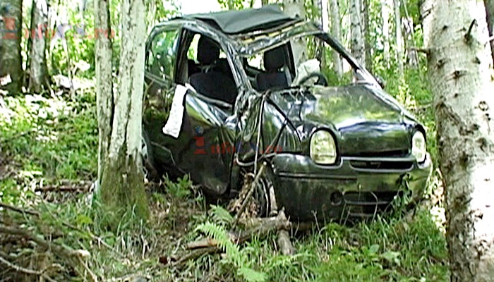 EXCLUSIV FOTOGALERIE Accident azi cu mașina în râpă spre Văliug