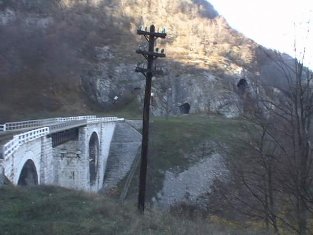 Cea mai veche cale ferată din România, din nou în pericol? Linia ferată Oravița- Anina la licitație
