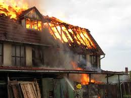 EXCLUSIV VIDEO Un incendiu a cuprins o casa din Lupac