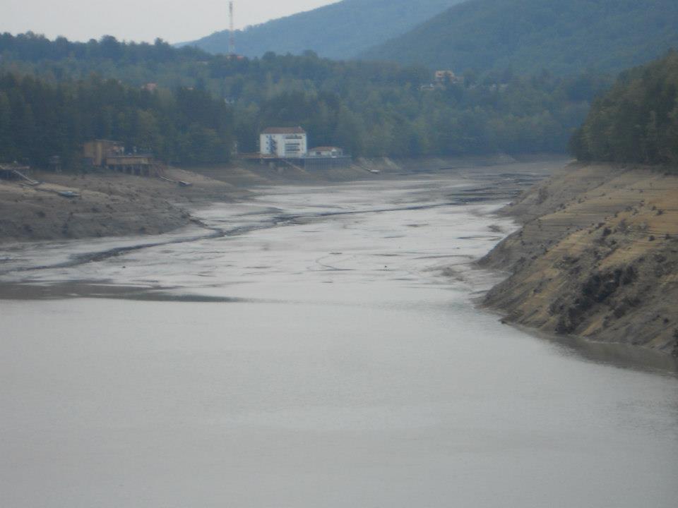 Lacul de acumulare Gozna (Văliug) pe jumătate gol