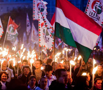 Revolta ANTICOMUNISTA din 1956 aniversata de nationalistii unguri si francezi. S-a cerut anularea TRIANONULUI!