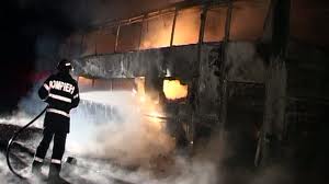 EXLUSIV VIDEO Autobuz cu motorul în flăcări la Reşiţa