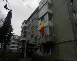 EXCLUSIV VIDEO Simțind românește cu tricolorul în suflet şi la balcoane