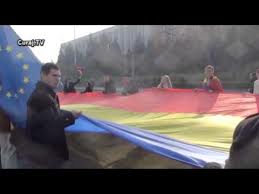 VIDEO Tinerii si locuitorii din Chișinău, alături de români de ziua lor