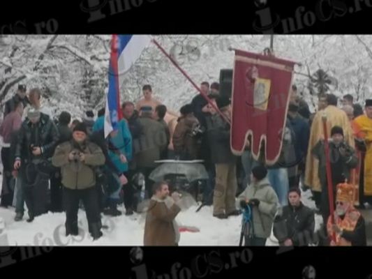 VIDEO Slujba arhierească de Bobotează pe stil vechi, filmată de pe malul sârbesc al Nerei