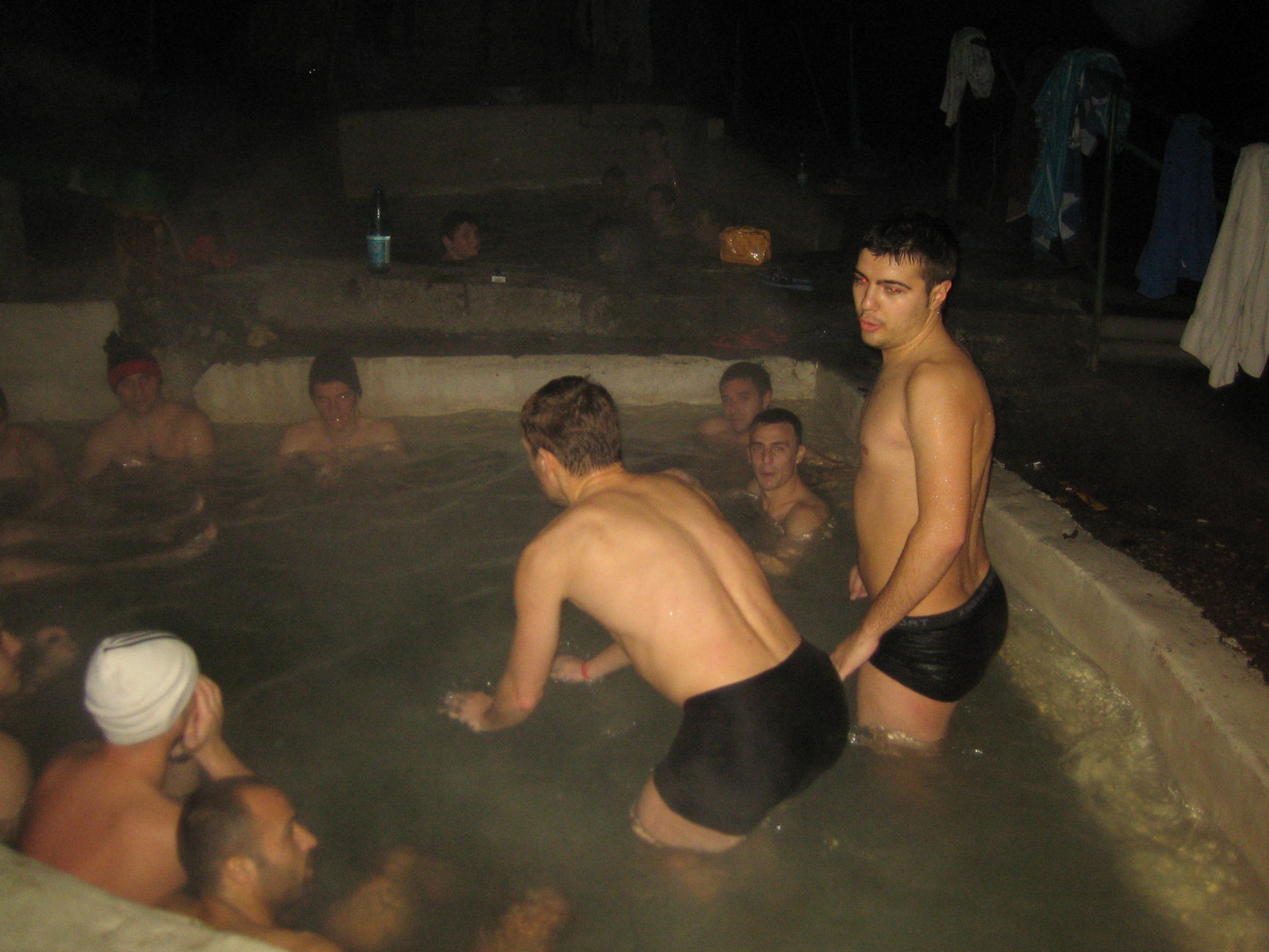 EXCLUSIV VIDEO Revelion la baie în aer liber şi în puterea nopţii la Băile Herculane