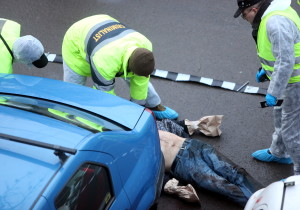 BREAKING NEWS Taximetrist omorat lângă mașină- criminalul i-a tăiat gâtul