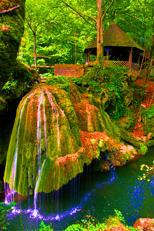 The World Geography- O cascada din Romania, printre cele mai frumoase din lume