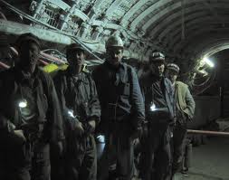 Protest spontan la mina Lupeni- 34 de mineri s-au blocat în subteran