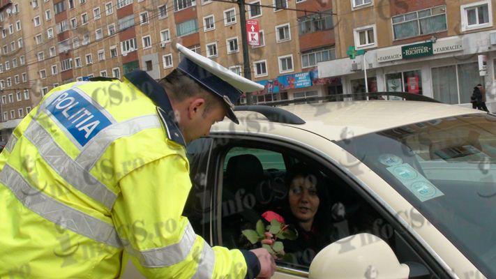 VIDEO Sancţionate de poliţiştii rutieri cu flori