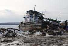 BREAKING NEWS Situaţie gravă din cauza vântului pe Dunăre – barje rupte din ancoră
