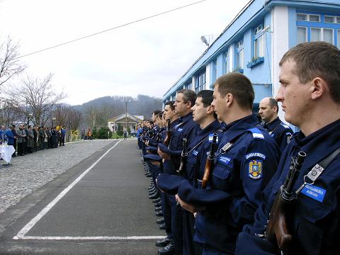 Jandarmeria Caras SEverin cu portile larg deschise