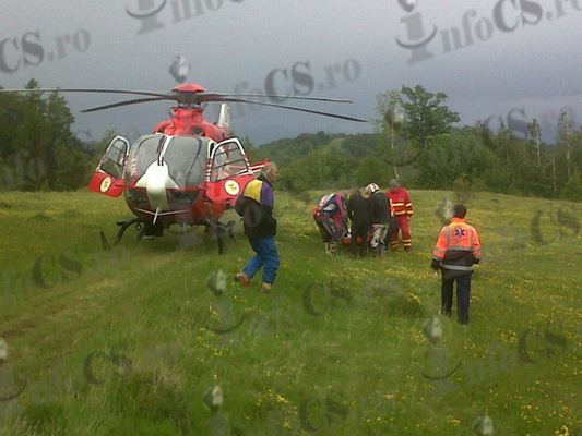Turist enduro accidentat pe coclauri şi salvat cu elicopterul din zona Brebu Nou