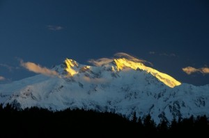 VIDEO Avalanșe, ninsoare și vremea rea: de acestea are parte expediția românească din Himalaya