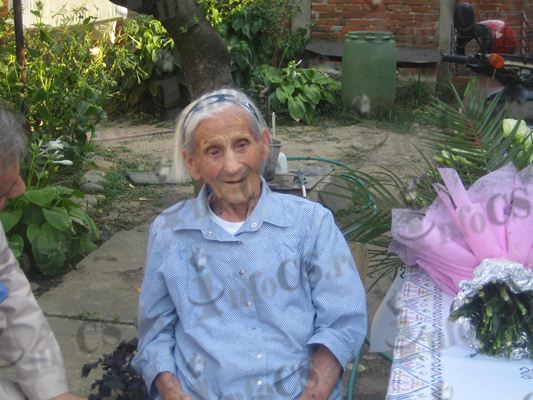 EXCLUSIV VIDEO Cea mai longevivă persoană din Banatul Montan- La mulți ani, tanti Margit din Caransebeș