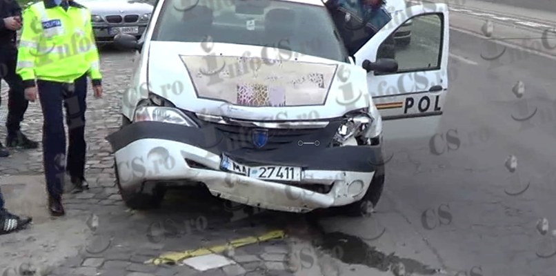 EXCLUSIV VIDEO Atenţia la neatenţie, accident cu maşina poliţiei la Reşiţa