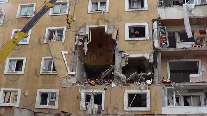 VIDEO FOTO DEZASTRU- Structura de rezistenţă a blocului explodat, a fost grav avariată, zeci de oameni rămân fără case