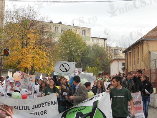 Marș anti-tutun la Oravita, peste 500 de copii în stradă