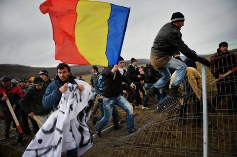 Bătaie de joc la adresa contribuabilului român: Guvernul păzește sonda celor de la Chevron cu banii românilor