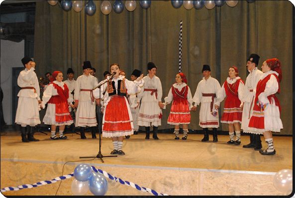 VIDEO Etnicii români din Ungaria au participat la tradiționalul „Bal românesc pe ţară”, la Gyula