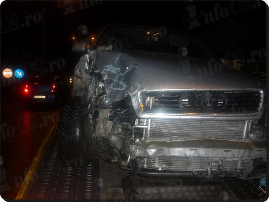 EXCLUSIV VIDEO INFOCS Accident cu mașini de mii de euro avariate la Mol Calnicel