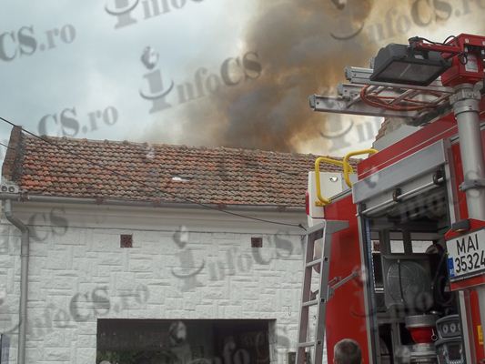 VIDEO Două incendii puternice în 24 de ore, la Caransebeş
