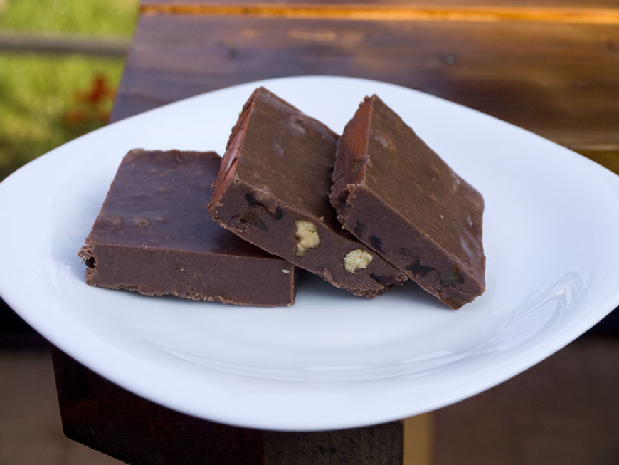 VIDEORETETA Ceva dulce la sfârșit de săptămână: ciocolata de casă- chiar, de când nu ați mai preparat-o?
