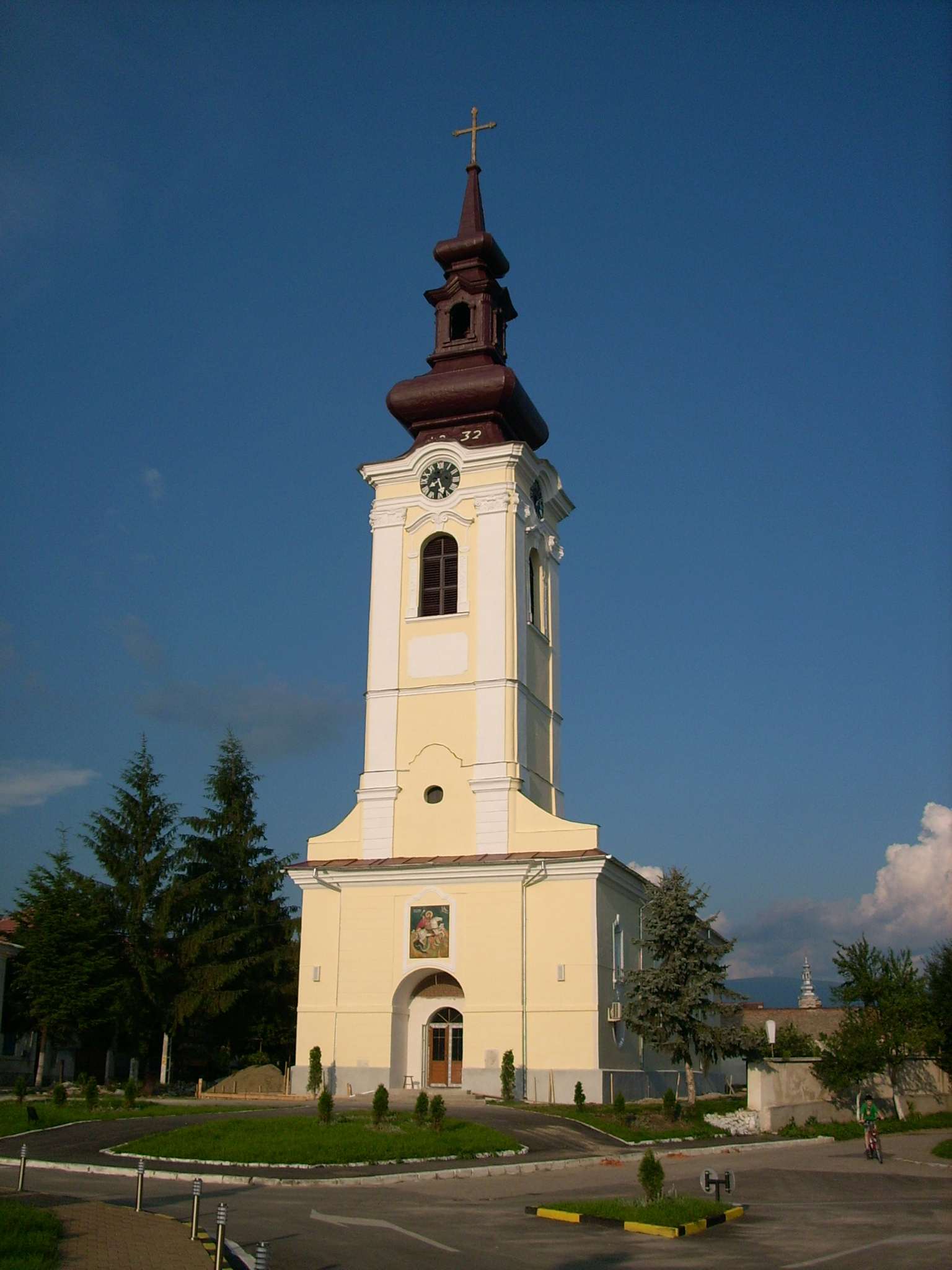 VIDEO Hram la vechea catedrala Sfântul Gheorghe – din Caransebeș