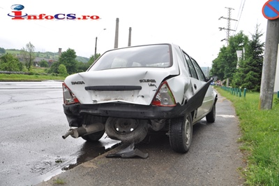 VIDEO Accident- carambol cu 3 autoturisme avariate și trei persoane rănite la Triaj în Reșița