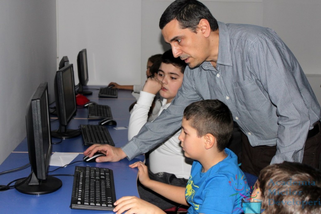 Cursuri gratuite de IT pentru copii la Biblioteca Municipală Reșița
