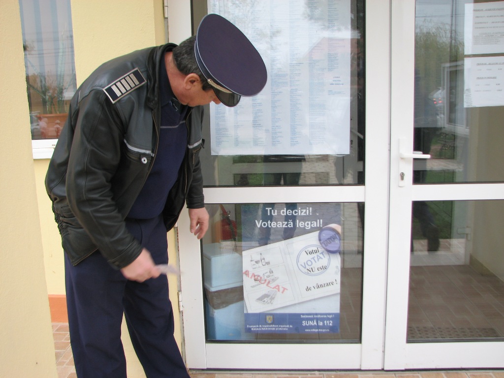 Peste 1200 de polițiști mobilizați la alegeri, 6 arestați la domiciliu refuză votarea
