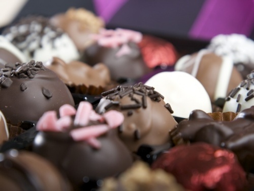 VIDEO 10 motive pentru care iubim ciocolata + o parodie