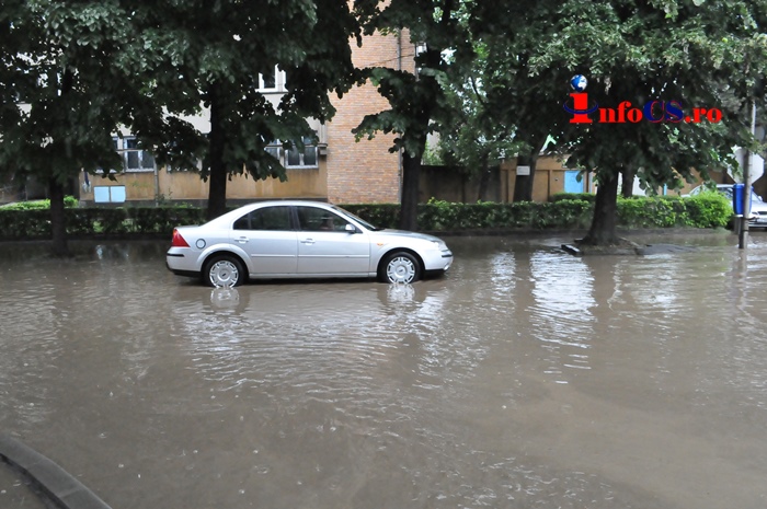 FOTO Primăria Reşiţa şi Aquacaraş se ceartă pe apa de ploaie
