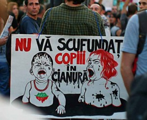 copii-cianura-protest-Mining-Watch-România-300x245