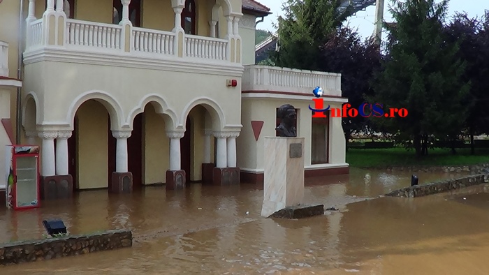 VIDEO AMATORI 2 Potop peste jumătate din oraș, Reșița inundată de apă și noroi
