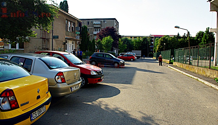 Primăria Reșița a iniţiat depistarea celor care nu-şi plătesc locurile de parcare