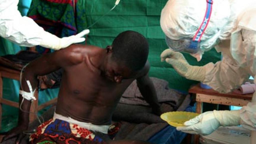 Primul ROMÂN suspectat de maladia Ebola