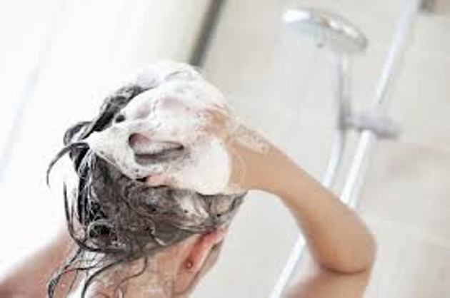 VIDEO Cum te speli pe cap fără şampon