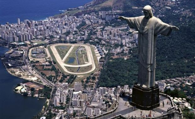 VIDEO Stiati asta: UN ROMAN A SCULPTAT CHIPUL LUI ISUS al celebrei statui din Rio de Janeiro?