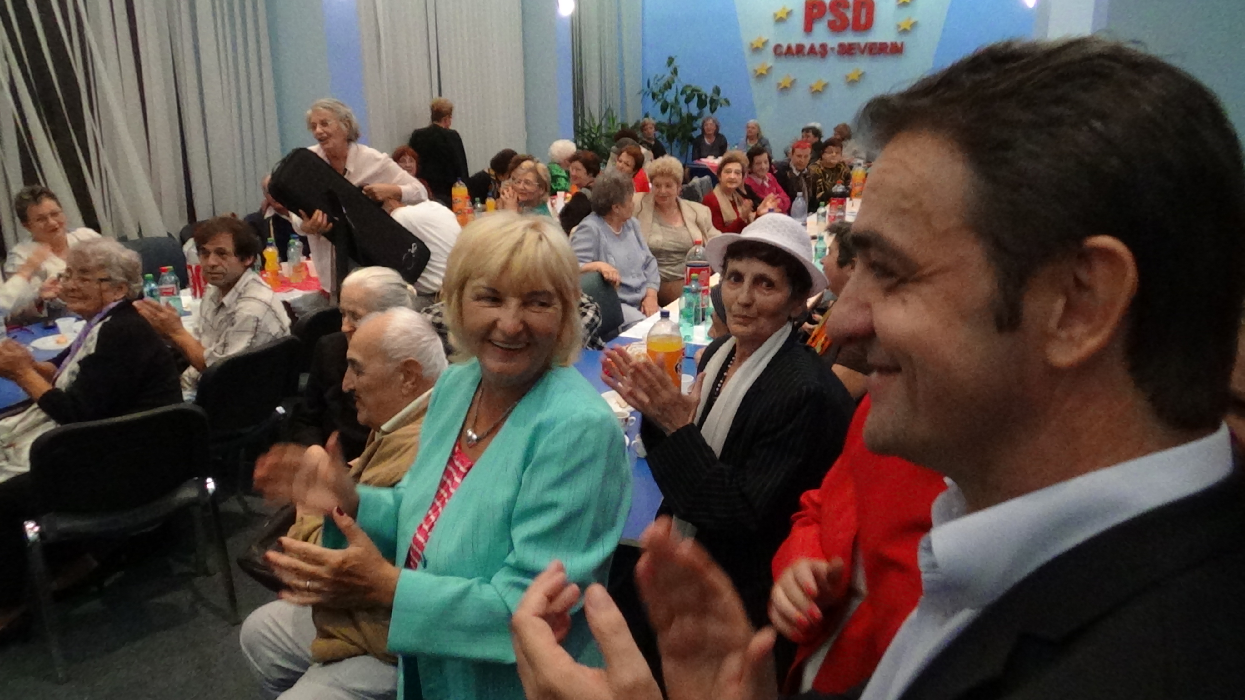VIDEO Pensionarii din Reșița, sărbătoriți de ziua lor