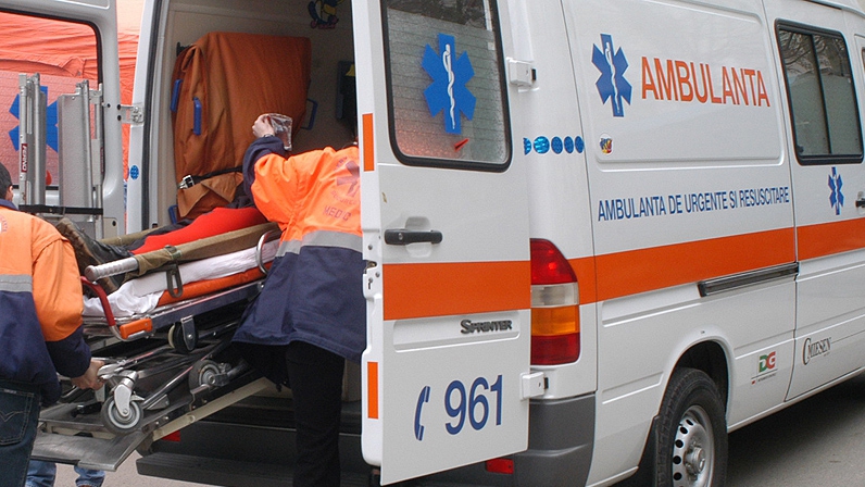 Copil de un an rănit grav în urma unui accident rutier, în zona localității Ciuta