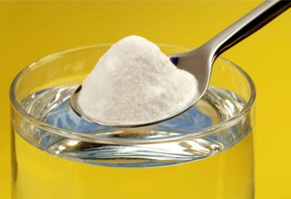 Bicarbonatul de sodiu alimentar – Ce se întâmplă dacă-l bei