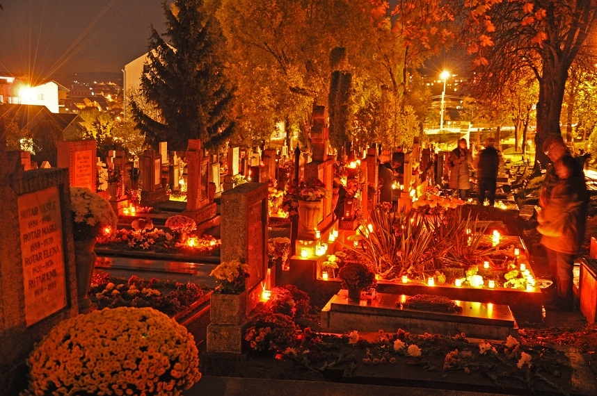 VIDEO „Mai multe lumânări în cimitirele noastre“ 2015