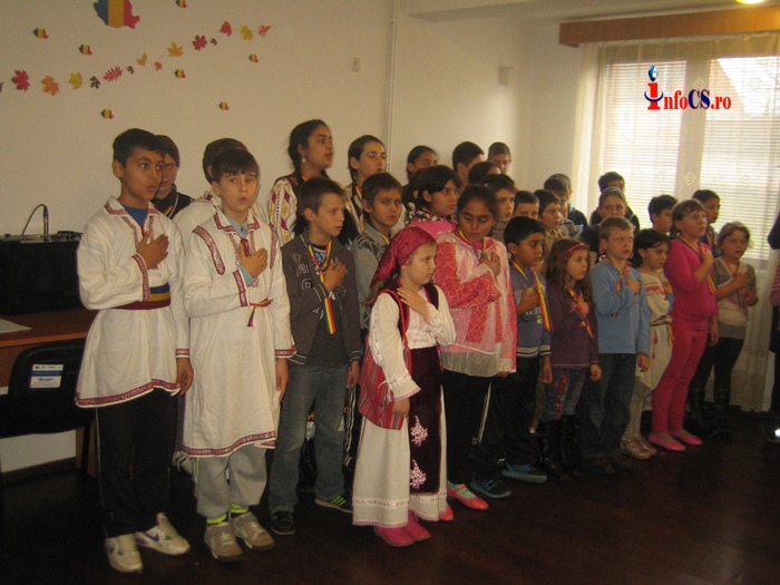 Copiii din centrele de zi au serbat Ziua Nationala anticipat