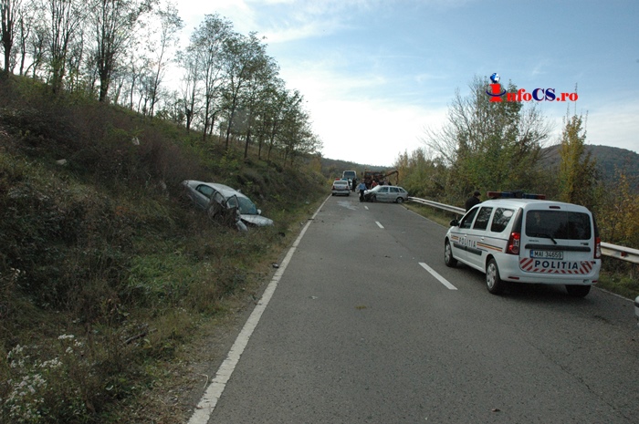 UPDATE O FEMEIE A MURIT VIDEO Accident cu 4 victime si circulația blocată în intersecție la Carașova