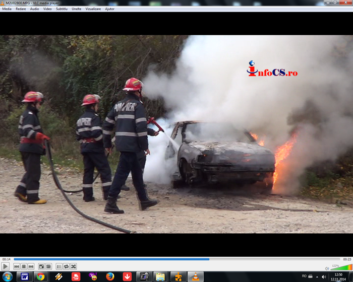 VIDEO Autoturism incendiat în parcarea blocului la Reșița