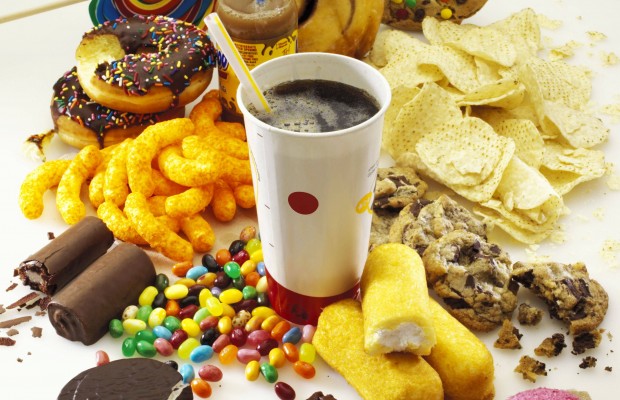 Obiceiuri alimentare nesanatoase – Sfaturi ca sa mananci echilibrat cand vii de la serviciu