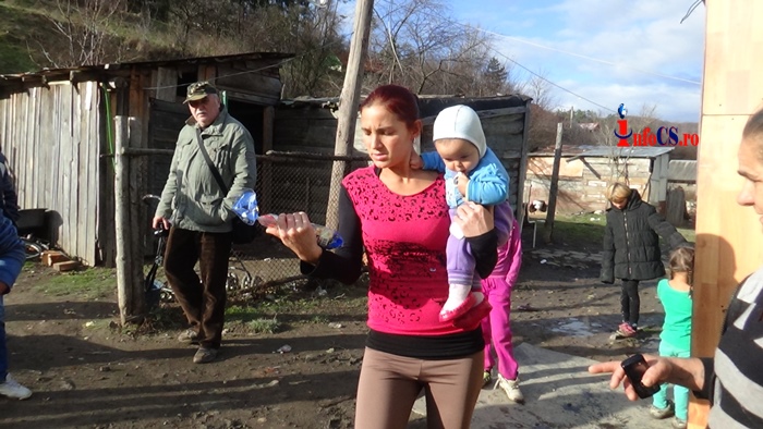 VIDEO Mos Nicolae a ajuns expirat la copiii din Anina