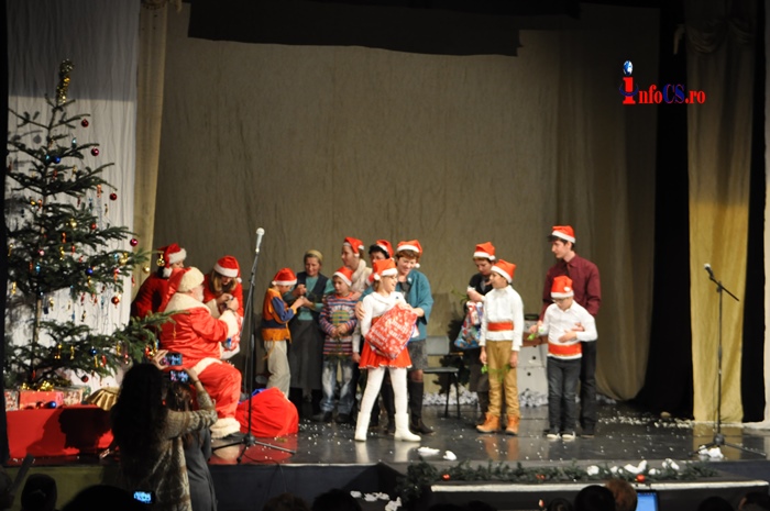 Moș Crăciun a venit pentru copiii de la Centrul ”Primăvara” din Reșița