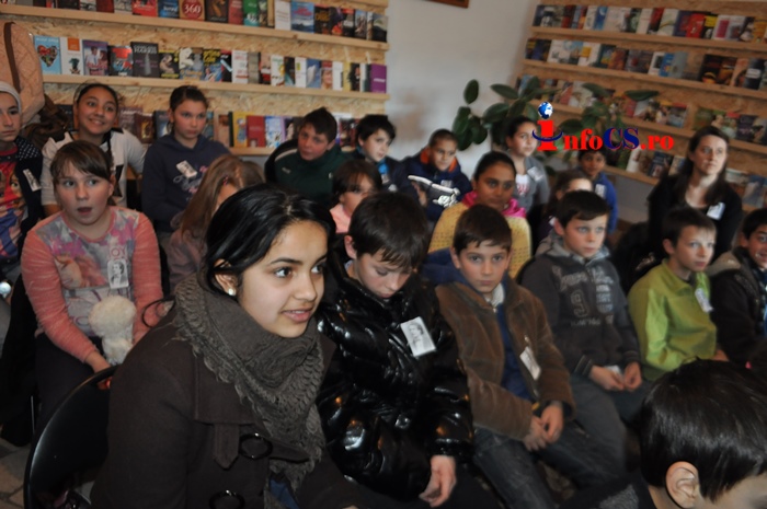 video Poezia lui Eminescu s-a auzit și la Biblioteca Municipală din Reșița